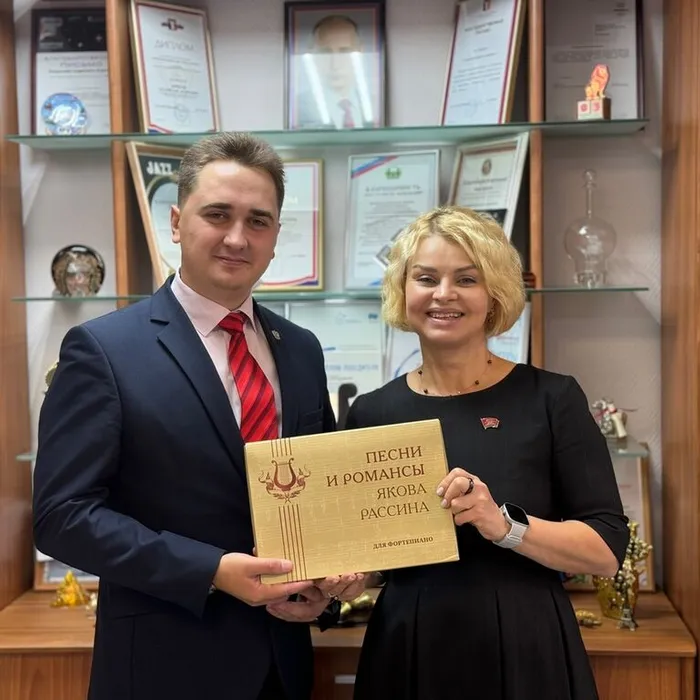 Подарок школе